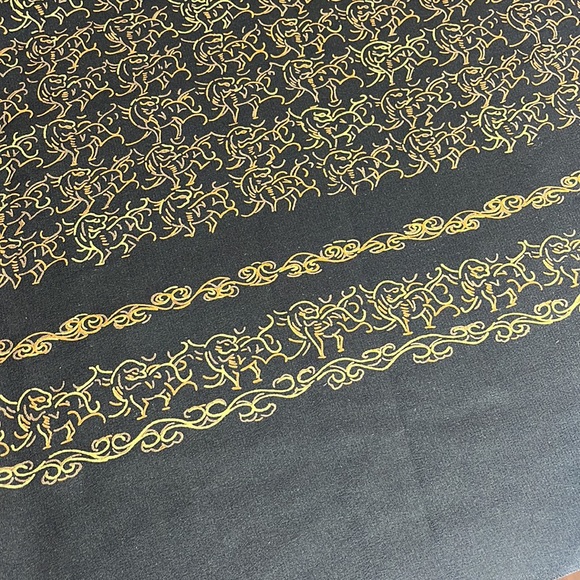 Beautiful Screen Printed Silk with Border and Animal Imagery - Picture 5 of 5